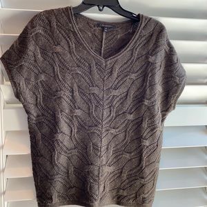 Women’s short sleeve sweater